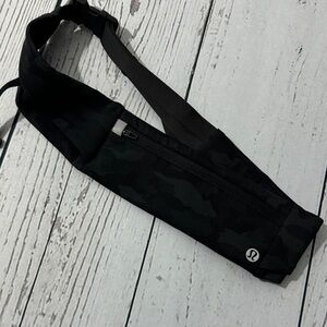 LULULEMON Camo Running Belt Size S/M